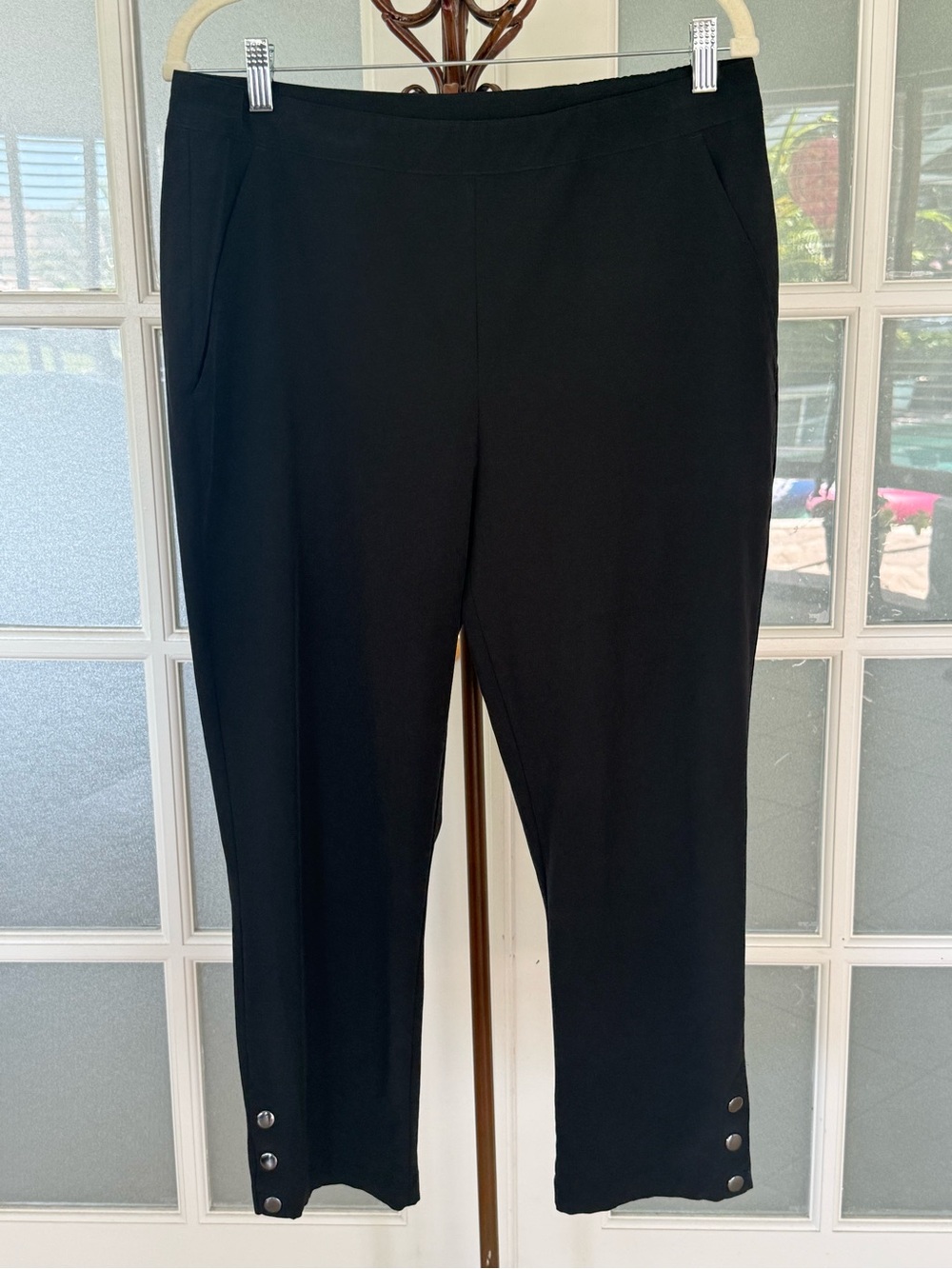 Chico’s Zenergy Black Cropped Pull On Pants Size 1 Large Snap Hem Stretch
